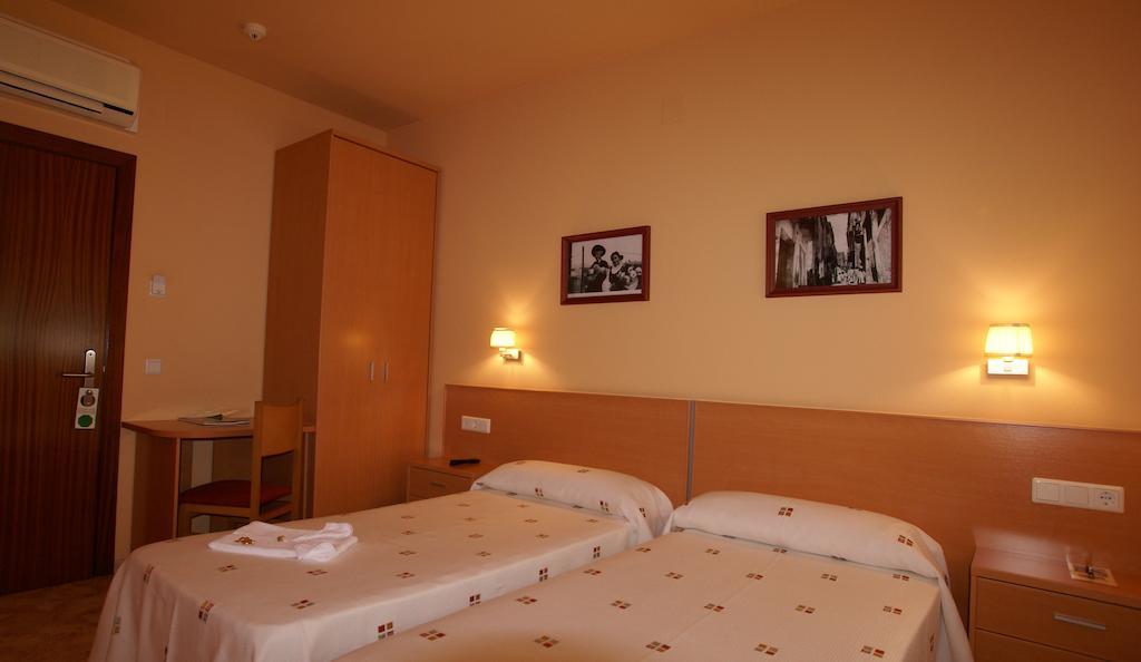 Hotel Mont-Roig Exterior foto